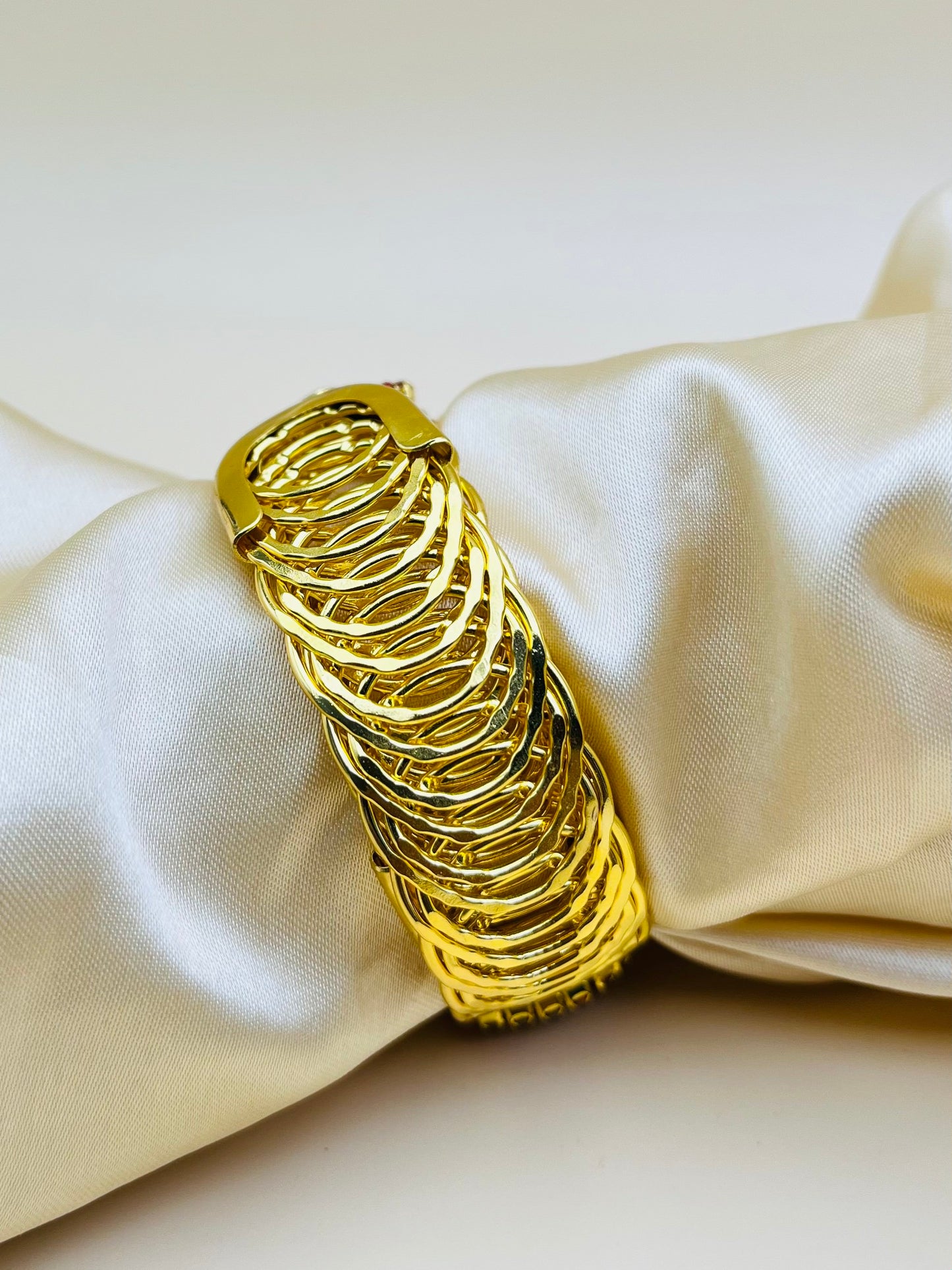 Imported Exquisite Adjustable Imported Crystal Embellished Bracelet Random Color